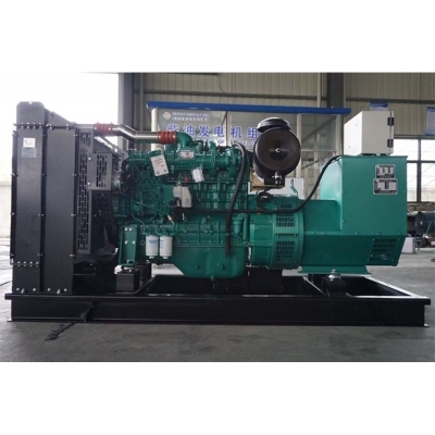 150KW玉柴柴油發(fā)電機組-玉柴6缸柴油機YCD6Q23H8-210,柴油發(fā)電機組缸徑/行程：108/135mm,柴油發(fā)電機組水冷發(fā)動(dòng)機功率154KW,柴油發(fā)電機組配套馬拉松斯坦福發(fā)電機。廠(chǎng)價(jià)直銷(xiāo)歡迎選購：13773399855。