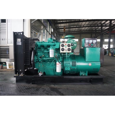 30KW玉柴柴油發(fā)電機組-玉柴4缸柴油機YCD4M12D-50,柴油發(fā)電機組缸徑/行程：100/118mm,柴油發(fā)電機組水冷發(fā)動(dòng)機功率39.6KW,柴油發(fā)電機組配套馬拉松斯坦福發(fā)電機。廠(chǎng)價(jià)直銷(xiāo)歡迎選購：13773399855。